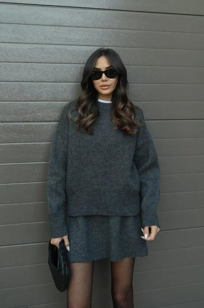 Itzel™ | Conjunto tejido de suéter cruzado y falda gris